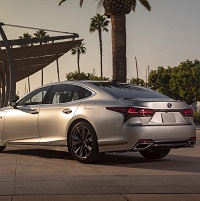 Breaking Down The Lexus LS 500, Perry Stern Gives The New Bentley Flying Spur A Whirl, And A Behind The Scenes Look At The Ford F-150 Supercrew 4×4 Raptor - 1-22-22