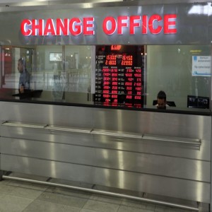 KrakCast News – Shocked politician discovers poor cash exchange rates at airport