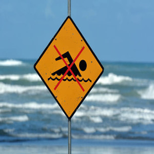 KrakCast News – You absolutely cannot tell Poles not to swim somewhere