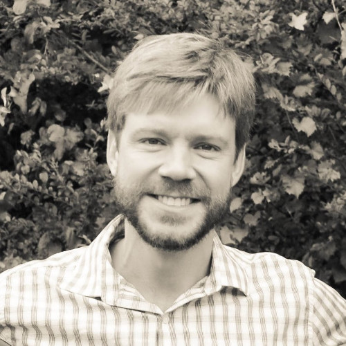 Between 2 Trains: A Podcast